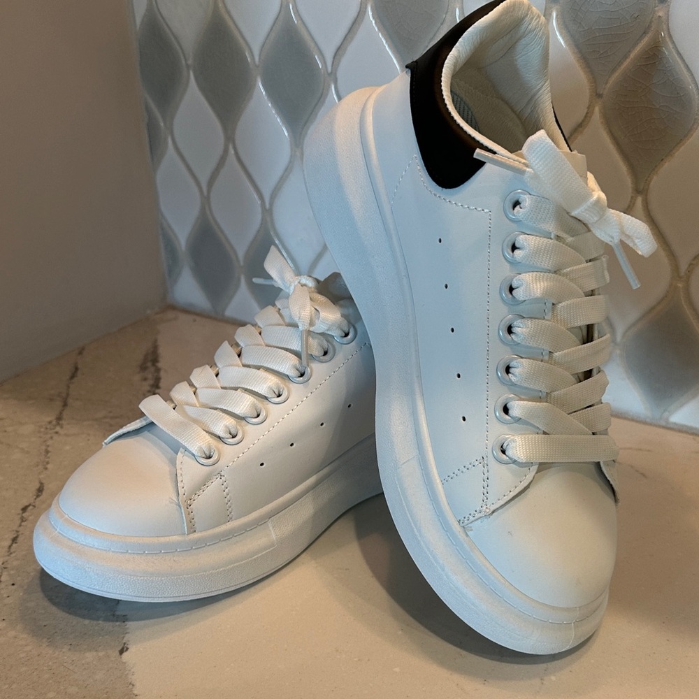 Classic White Sneakers unisex.   New.